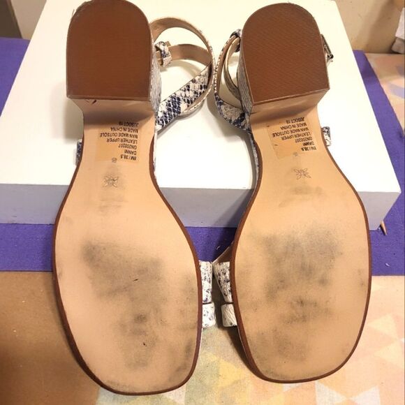 BCBG "Danni" Snakeskin Print Leather Toe Ring Chunky Heel Sandals Sz.8/38.5 $150 - Picture 8 of 9